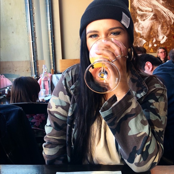 Meet your Posher, Cheyenne - Picture 4 of 5